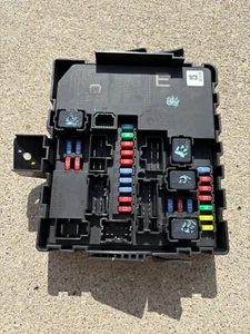 2004-2007 Nissan Titan Armada Xterra Fuse Box Relay Unit 284B7-ZE03B Module - Picture 1 of 4