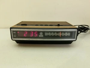 Vtg GE General Electric Clock Radio Digital Alarm Model 7-4625A Wood Grain NICE! - Picture 1 of 11