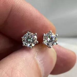 Aretes de moissanita de corte redondo de 6 mm para dama enchapados en oro blanco de 14 k - Imagen 1 de 10