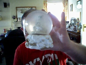 POLAR BEAR SNOW GLOBE DECORATED BASE BIRTHDAY CHRISTMAS - Picture 1 of 2