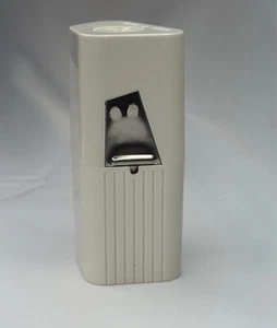 Johnson & Johnson Reach Plastic Dental Floss Dispenser ( Floss not Included) - Picture 1 of 4