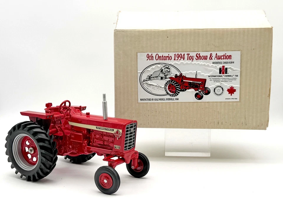Trator Farmall 756 International Harvester em escala 1/16, 1994 Ontario Show Edition - Imagem 1 de 3