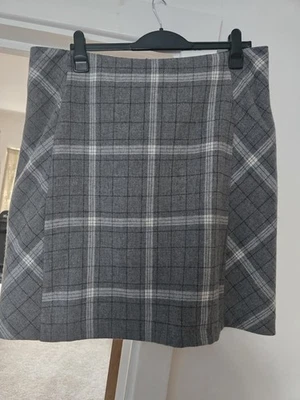 Fully lined Laura Ashley tartan design skirt, in Grey size 16 - Image 1 of 3
