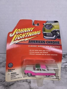 Johnny Lightning American Chrome - Ford 1955 cromo Victoria rosa (1/64 diecast) - Imagen 1 de 13