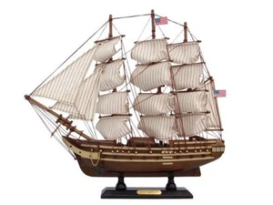 Modelo de barco alto USS Constitution de madera 15"" - Imagen 1 de 5