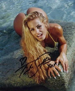 Trish Stratus ( WWF WWE ) Autographed Signed Photo REPRINT - Picture 1 of 7