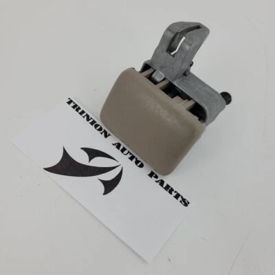 1998-2002 Toyota Corolla trava de alça de caixa de luvas bege bronzeado com parafusos fabricante de equipamento original - Imagem 1 de 4