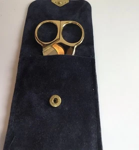 Tijeras de cigarros tono dorado guillotina cortador de cigarros gamuza azul estuche Fiocchi Italia - Imagen 1 de 8