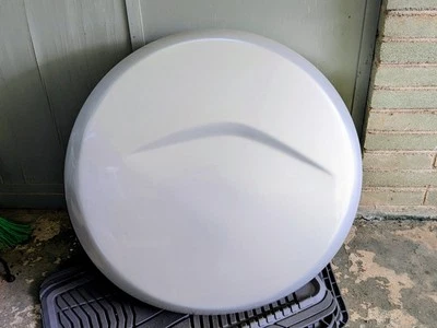 Cubierta rígida de neumático de repuesto trasero Toyota RAV4 2006-2012, plateada Foto 1 de 4