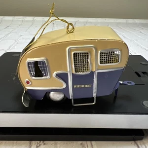Neu mit Etikett UW Huskies Camper Ornament Metall University of Washington - Bild 1 von 9