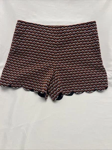 TRINA TURK Shorts Womens Size 2 Textured Knit Floral Scalloped Hem Summer Geo - Picture 1 of 7