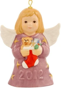 Hummel Goebel 2012 37th Ed. JAHRESENGEL GLOCKE G107302 ENGEL MIT STRÜMPFEN Muskat - Bild 1 von 3