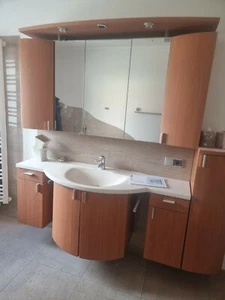 badzimmer schrank inkl. Waschbecken und Wasserhahn - Bild 1 von 4