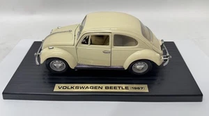 Vintage Die cast 1967 Volkswagen Beetle 1/18 Scale VW BUG Doors open on Stand. - Picture 1 of 8