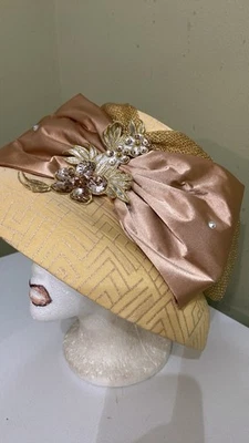 Hermoso sombrero de iglesia/vestido vintage de Donna Vinci Foto 1 de 4