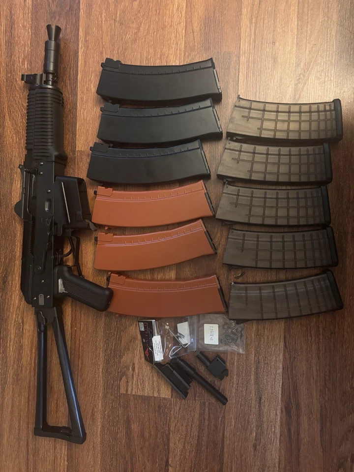 WE-TECH AK74U GBBR PLUS EXTRAS Foto 1 de 1