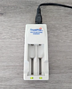 Lithium Battery Wall Charger Double Two Slot TrustFire TR-001 4.2V Cells - Picture 1 of 5