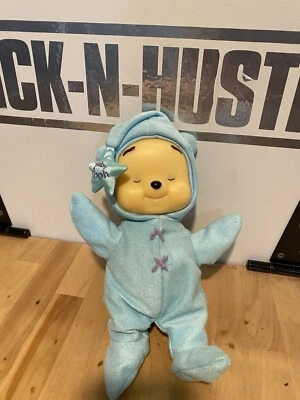 Fisher Price 小熊维尼梦发光音乐宝宝毛绒玩具 2002 — 第 1/4 张图片