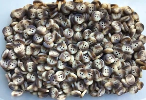 Buttons 14mm 22L 15mm Brown Light Cream Animal Swirl 4 Hole Small Button Z221 - Picture 1 of 24
