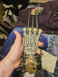 Stainless Steel Wolverine Style Claws Sculls Display Non Sharpened Blade Glove - Picture 1 of 2