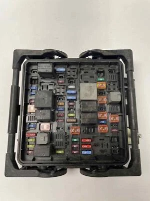 2013 Cadillac ATS Cabin Fuse Box - Изображение 1 из 3