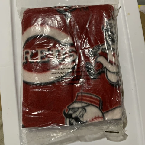 New Cincinnati Reds Mr. Redlegs Fleece Blanket Sealed Cover