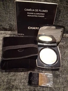 Polvo iluminador Chanel Camelia De Plumes 0,28 oz difícil de encontrar - Imagen 1 de 2