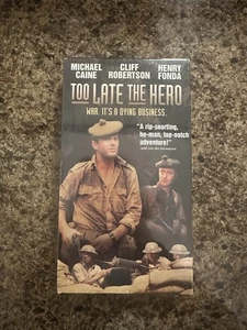 NEU Too Late The Hero VHS 1999 Sealed - Bild 1 von 5
