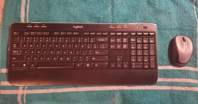 Logitech KBM K520 M317 Paquete Incluye Baterías y Adaptador USB Logitech Foto 1 de 4