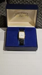 Neo Vintage SEIKO Tanque Cuarzo Ultra Delgado Ref 2320 6380 Con Estuche Necesita Batería - Imagen 1 de 5