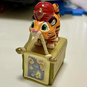 Disneyland Chandu Miniatura Figura Libro de Cuentos de Sindbad Viaje Tokio DisneyMar - Imagen 1 de 4