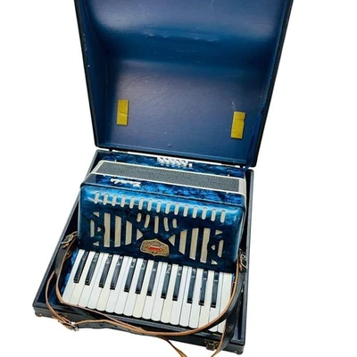 Acordeón TOMBO Nº181 30 teclas instrumento musical funcionando usado Foto 1 de 4