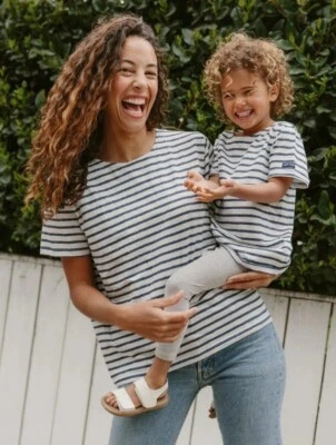 全新带标签 Jenni Kayne x Saint James Rue 亚麻混纺海军蓝条纹 T 恤;L — 第 1/4 张图片