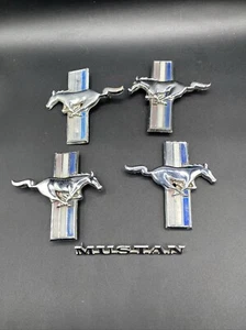(5) Ford Mustang Fender Emblems RH & LF Running Horse Mustang Emblem 1965 Damage - Bild 1 von 10