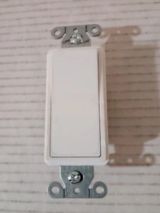 Hubbell DS120W Style Line Decorator Switch Single Pole White - Picture 1 of 7
