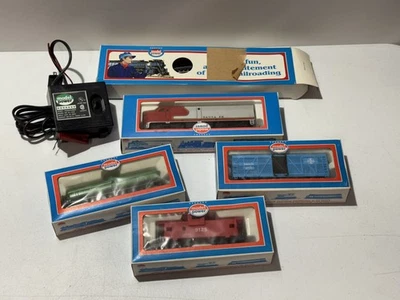 VINTAGE MODEL POWER SILVER STAR HO TRAIN SET SANTA FE LOCOMOTIVE BOX CARS - Image 1 of 4