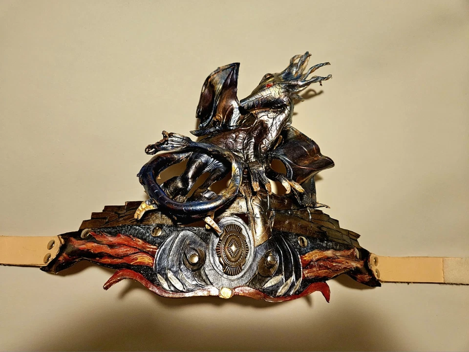 Cabecero Disfraz Dragón Cuero Foto 1 de 4