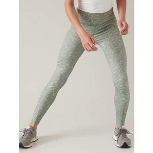 Athleta Girl Ultra High Rise Chit Chat 7/8 Tight Nina Animal Green Large (12) - Picture 1 of 11