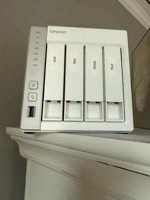 QNAP ‎TS-451 4-Disk NAS -with Charging Cable - No HDDs - Image 1 of 4
