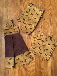 Geschirrtuch zum Thema "BAUERNHOF" mit 2 Topflappen & 1 Ofenhandschuh (4-teiliges Set) - Bild 1 von 2