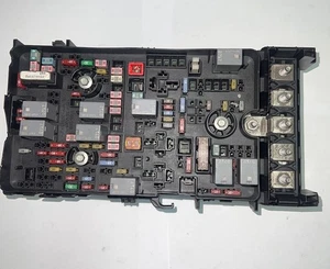 Chrysler 200 2015-2016 caja de fusibles relé control 68209781AD - Imagen 1 de 2