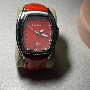 Prag Damenuhr silberfarben rotes Zifferblatt rotes Lederband 50 m Datum 41 mm x 43 mm - Bild 1 von 7