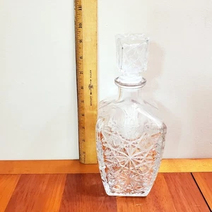 NEW VINTAGE Whiskey Decanter 750 ml Liquor Plunger Top Thick Glass NO LEAD 9.5" - Picture 1 of 7
