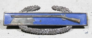 Insignia de infantería de combate CIB de la era de la Segunda Guerra Mundial de Estados Unidos sin marcar con pérdida de pintura y grietas. A223 - Imagen 1 de 6