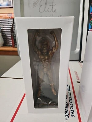 "Estatua de 6"" réplica coleccionable de leyendas WWE Ultimate Warrior" Foto 1 de 4