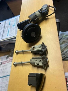 08-2018 PEUGEOT EXPERT CITROEN PARTNER DISPATCH LOCK SET IGNITION BARREL LOCK - Picture 1 of 3