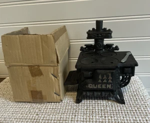 Vintage Queen Miniature Cast Iron Wood Stove EUC - Picture 1 of 9