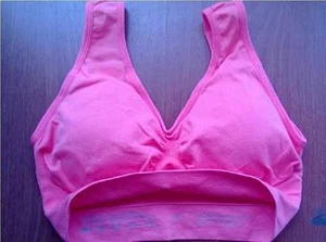 NEU - HQ ROSA NAHTLOS GEPOLSTERTER YOGA SPORT T-SHIRT BH - GRÖSSEN M BIS XXL UK VERKÄUFER - Bild 1 von 1