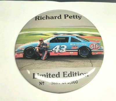 PIN USADO NASCAR RICHARD PETTY 6 PULGADAS EN EL BOTÓN Edición Limitada #3667 DE 5.000 Foto 1 de 4