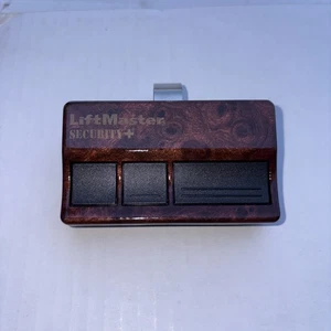 ¡NUEVO! Chamberlain LiftMaster 973W Control Remoto de Seguridad de 3 Botones Acabado Madera - Imagen 1 de 3